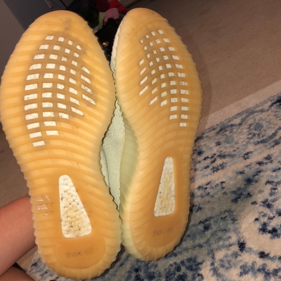 yeezy 350 v2 ‘butter’ - Picture 3 of 4